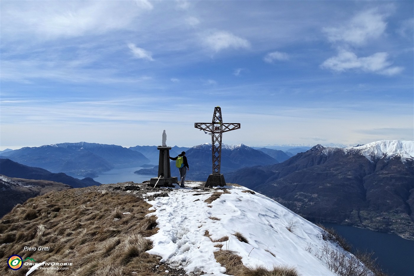 04 In vetta al Legnoncino (1711 m) con vista sul Lago di Como e  i suoi monti .JPG